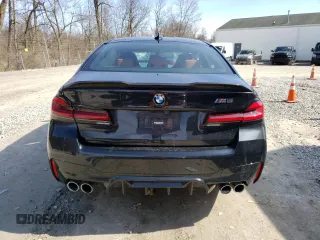 2022 BMW M5 z VIN WBS83CH01NCH75182, wystawiony jako Copart lot #46284903 z przebiegiem Nie podano mil oraz . Historia ofert i sprzedaży dostępna na DreamBid. Obrazek 6.