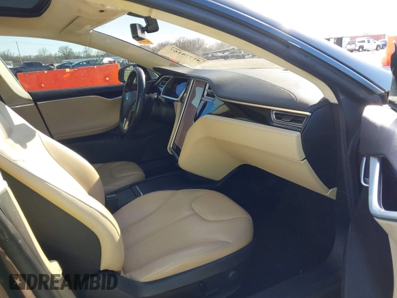 2014 Tesla Model S 60 with VIN 5YJSA1H17EFP33275, listed as a IAAI auction lot 41778167 with 202,749 mi miles and . Bid and sale history available at DreamBid. Image 5.
