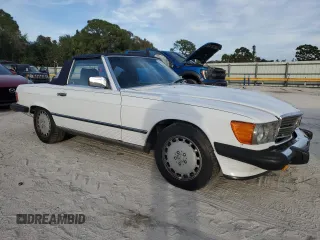 1988 Mercedes-Benz 560 SL with VIN WDBBA48D7JA082792, listed as a Copart auction lot 86698654 with 81,335 mi miles and Salvage Title. Bid and sale history available at DreamBid. Image 4.