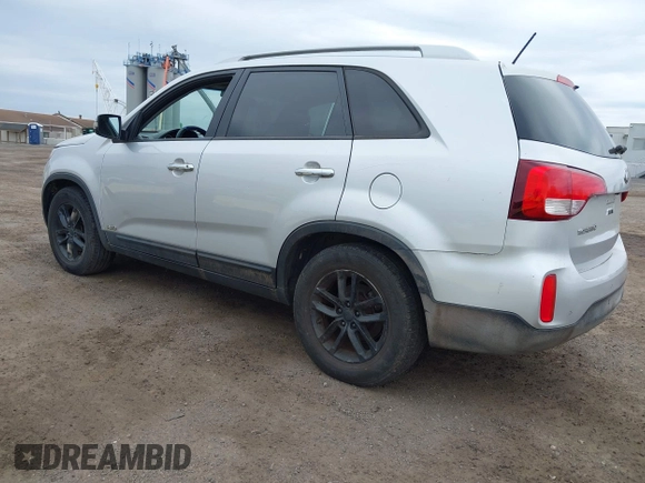 2015 Kia Sorento LX with VIN 5XYKTCA60FG639308, listed as a IAAI auction lot 42037202 with 150,444 mi miles. Bid and sale history available at carsss.com. Image 3.