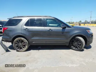 2019 Ford Explorer XLT с VIN 1FM5K8D89KGA52506, выставлен на аукционе IAAI как лот 42509598 с пробегом 143 292 миль миль и . История ставок и продаж доступна на DreamBid. Изображение 13.