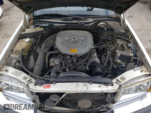 1985 Mercedes-Benz 380 z VIN WDBCA32C8FA127549, wystawiony jako Copart lot #54406985 z przebiegiem 167 688 mil mil oraz Szkoda całkowita • Salvage title. Historia ofert i sprzedaży dostępna na DreamBid. Obrazek 11.
