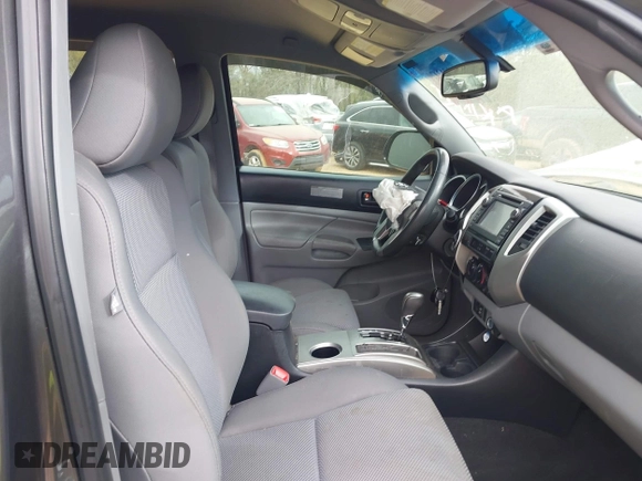 2013 Toyota Tacoma z VIN 5TFLU4EN2DX082131, wystawiony jako IAAI lot #41912420 z przebiegiem 195 334 mil mil oraz . Historia ofert i sprzedaży dostępna na DreamBid. Obrazek 5.
