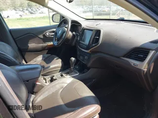 2014 Jeep Cherokee Trailhawk with VIN 1C4PJMBB6EW162303, listed as a IAAI auction lot 41910167 with 133,669 mi miles. Bid and sale history available at carsss.com. Image 5.