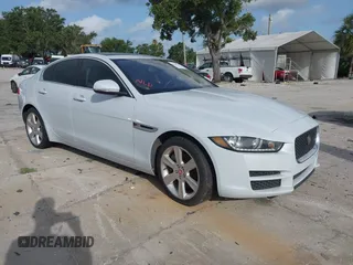 2017 Jaguar XE 25t Prestige z VIN SAJAE4BG5HA951325, wystawiony jako IAAI lot #42460703 z przebiegiem 116 318 mil mil oraz . Historia ofert i sprzedaży dostępna na DreamBid. Obrazek 1.