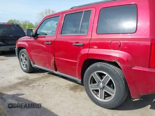 2008 Jeep Patriot Sport with VIN 1J8FF28WX8D667698, listed as a IAAI auction lot 41979151 with 165,981 mi miles. Bid and sale history available at carsss.com. Image 6.