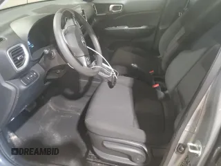 2022 Hyundai Venue SE z VIN KMHRB8A36NU141921, wystawiony jako Copart lot #55641025 z przebiegiem 12 611 mil mil oraz Szkoda całkowita • Salvage title. Historia ofert i sprzedaży dostępna na DreamBid. Obrazek 7.