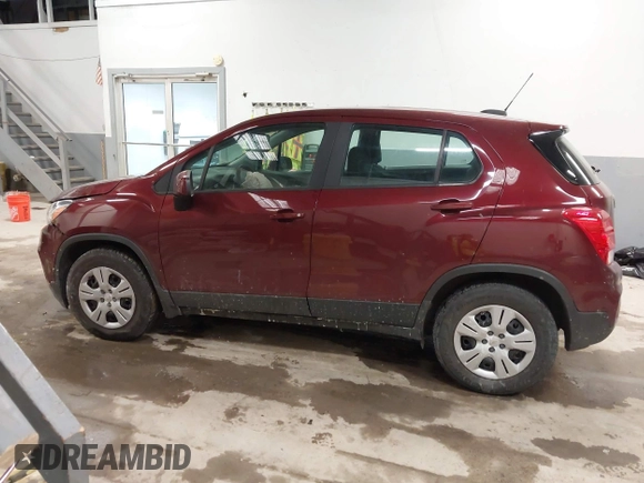 2017 Chevrolet Trax LS with VIN 3GNCJKSB9HL174725, listed as a IAAI auction lot 41589963 with 85,304 mi miles. Bid and sale history available at carsss.com. Image 15.