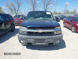 2004 Chevrolet Avalanche Z71 with VIN 3GNEK12T84G225711, listed as a IAAI auction lot 42051081 with 204,049 mi miles. Bid and sale history available at carsss.com. Image 12.