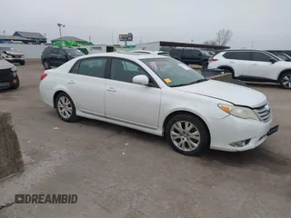 2012 Toyota Avalon z VIN 4T1BK3DB5CU453278, wystawiony jako IAAI lot #41537734 z przebiegiem 183 492 mil mil oraz . Historia ofert i sprzedaży dostępna na DreamBid. Obrazek 13.