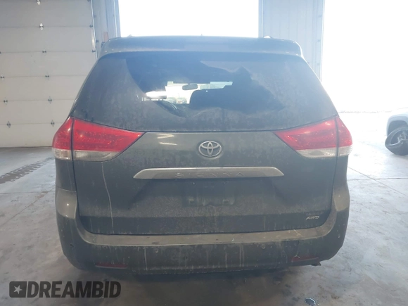 2011 Toyota Sienna XLE with VIN 5TDDK3DC6BS025101, listed as a IAAI auction lot 41473796 with 211,467 mi miles. Bid and sale history available at carsss.com. Image 17.