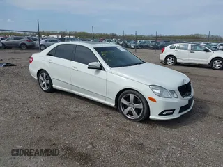 2011 Mercedes-Benz E 350 Luxury z VIN WDDHF8HB7BA456781, wystawiony jako IAAI lot #42027514 z przebiegiem 137 715 mil mil oraz . Historia ofert i sprzedaży dostępna na DreamBid. Obrazek 1.