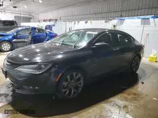 2015 Chrysler 200 S with VIN 1C3CCCDG8FN686804, listed as a Copart auction lot 44973945 with 124,563 mi miles and Salvage Title. Bid and sale history available at carsss.com. Image 1.