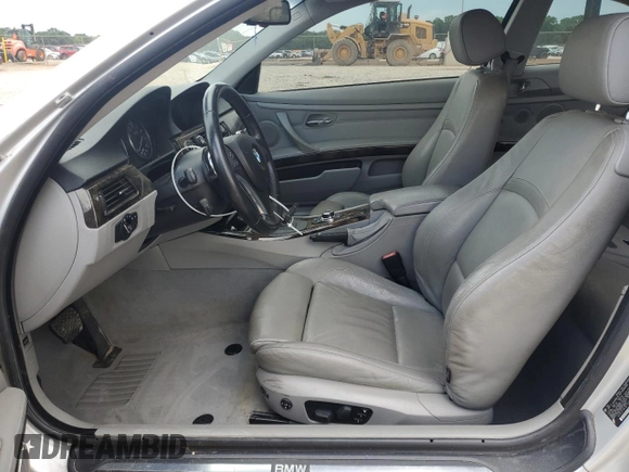 2009 BMW 3 Series 335i z VIN WBAWB73519P044563, wystawiony jako Copart lot #56112405 z przebiegiem 114 219 mil mil oraz Szkoda całkowita • Salvage title. Historia ofert i sprzedaży dostępna na DreamBid. Obrazek 7.