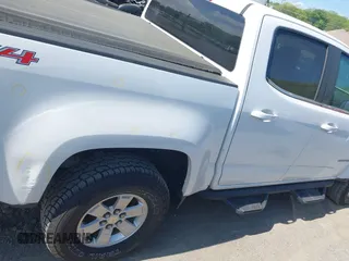 2020 Chevrolet Colorado 4WD Work Truck z VIN 1GCGTBEN4L1227194, wystawiony jako IAAI lot #42256116 z przebiegiem 76 635 mil mil oraz . Historia ofert i sprzedaży dostępna na DreamBid. Obrazek 18.