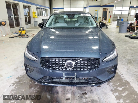2024 Volvo S60 Plus Dark Theme z VIN 7JRL12FL7RG314435, wystawiony jako Copart lot #52197045 z przebiegiem 6 664 mil mil oraz Szkoda całkowita • Salvage title. Historia ofert i sprzedaży dostępna na DreamBid. Obrazek 5.