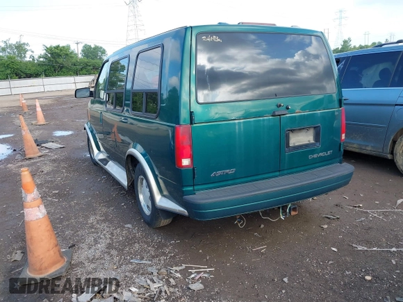 1999 Chevrolet Astro Cargo YF7 z VIN 1GBDM19W7XB184567, wystawiony jako IAAI lot #42422713 z przebiegiem 235 859 mil mil oraz . Historia ofert i sprzedaży dostępna na DreamBid. Obrazek 3.