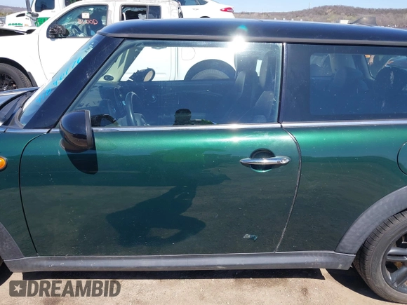 2011 MINI Hardtop with VIN WMWSU3C5XBT096157, listed as a IAAI auction lot 41840176 with 135,050 mi miles and . Bid and sale history available at DreamBid. Image 14.