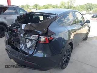 2024 Tesla Model Y Long Range z VIN 7SAYGDEE7RA229591, wystawiony jako IAAI lot #42194044 z przebiegiem 22 866 mil mil oraz . Historia ofert i sprzedaży dostępna na DreamBid. Obrazek 4.