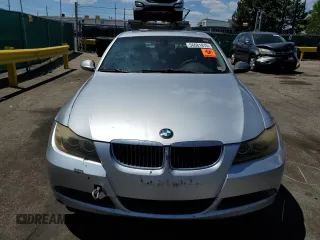 2006 BMW 3 Series 330i z VIN WBAVB33576AZ85325, wystawiony jako Copart lot #56681815 z przebiegiem Nie podano mil oraz Szkoda całkowita • Salvage title. Historia ofert i sprzedaży dostępna na DreamBid. Obrazek 5.