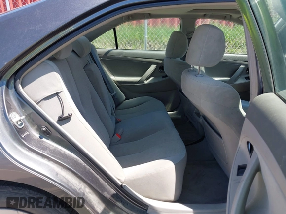 2008 Toyota Camry LE z VIN 4T4BE46K88R013921, wystawiony jako IAAI lot #42198695 z przebiegiem 148 370 mil mil oraz . Historia ofert i sprzedaży dostępna na DreamBid. Obrazek 8.
