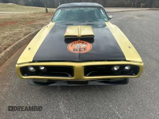 1974 Dodge Charger z VIN WH23G4A119876, wystawiony jako Copart lot #47498885 z przebiegiem 17 505 mil mil oraz Czysty tytuł • Clean title. Historia ofert i sprzedaży dostępna na DreamBid. Obrazek 9.