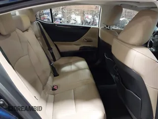 2021 Lexus ES 350 z VIN 58ADZ1B1XMU087881, wystawiony jako IAAI lot #42264527 z przebiegiem 15 273 mil mil oraz . Historia ofert i sprzedaży dostępna na DreamBid. Obrazek 8.
