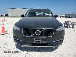 2017 Volvo XC90 Momentum z VIN YV4A22PK5H1128206, wystawiony jako Copart lot #52108315 z przebiegiem 69 510 mil mil oraz Szkody całkowita. Historia ofert i sprzedaży dostępna na DreamBid. Obrazek 5.