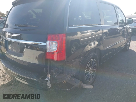 2014 Chrysler Town & Country S with VIN 2C4RC1HG7ER177874, listed as a IAAI auction lot 41725127 with 126,520 mi miles. Bid and sale history available at carsss.com. Image 6.