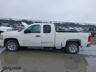 2007 Chevrolet Silverado 1500 Work Truck with VIN 1GCEC19CX7Z530028, listed as a IAAI auction lot 41756985 with 316,348 mi miles. Bid and sale history available at carsss.com. Image 15.