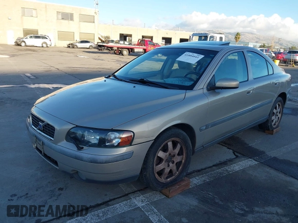 2004 Volvo S60 with VIN YV1RH59H842343519, listed as a IAAI auction lot 41004041 with 197,498 mi miles. Bid and sale history available at carsss.com. Image 6.