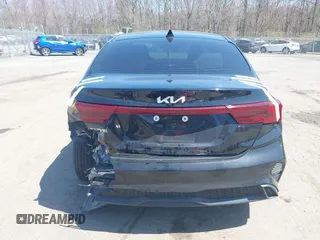 2022 Kia Forte LXS z VIN 3KPF24AD5NE474800, wystawiony jako IAAI lot #42071114 z przebiegiem 63 603 mil mil oraz . Historia ofert i sprzedaży dostępna na DreamBid. Obrazek 16.