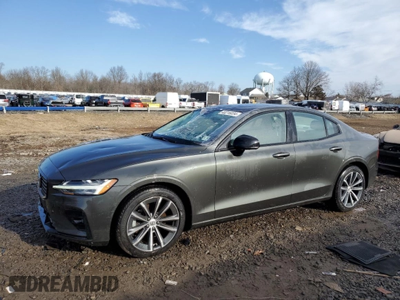2021 Volvo S60 Momentum with VIN 7JR102TZ4MG113460, listed as a Copart auction lot 40216034 with 20,880 mi miles. Bid and sale history available at carsss.com. Image 1.