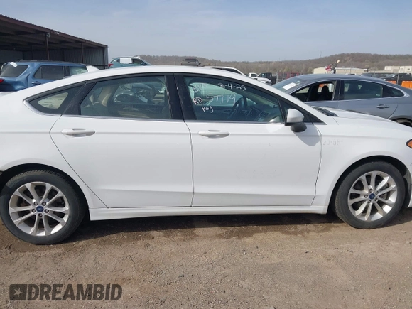 2020 Ford Fusion Hybrid SE with VIN 3FA6P0LU7LR201375, listed as a IAAI auction lot 41815488 with 70,670 mi miles. Bid and sale history available at carsss.com. Image 14.