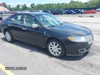 2011 Lincoln MKZ z VIN 3LNHL2GC1BR758157, wystawiony jako IAAI lot #42528517 z przebiegiem 152 699 mil mil oraz . Historia ofert i sprzedaży dostępna na DreamBid. Obrazek 1.