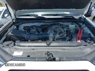 2019 Toyota 4Runner SR5 with VIN JTEBU5JR1K5725714, listed as a IAAI auction lot 42565292 with 43,826 mi miles and . Bid and sale history available at DreamBid. Image 10.