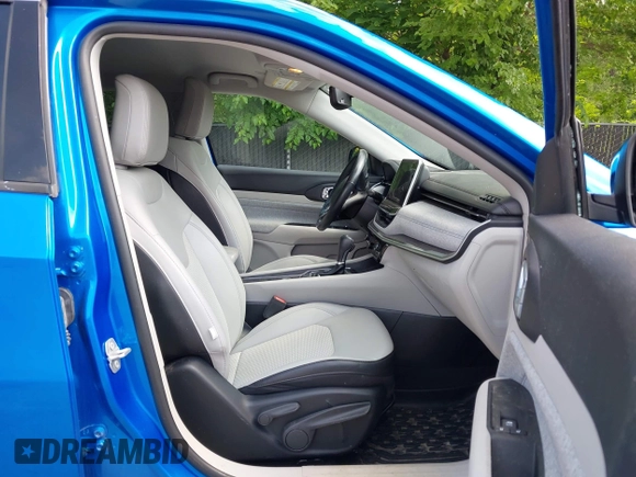 2022 Jeep Compass Latitude z VIN 3C4NJDBB6NT175193, wystawiony jako IAAI lot #42503821 z przebiegiem 58 934 mil mil oraz . Historia ofert i sprzedaży dostępna na DreamBid. Obrazek 5.