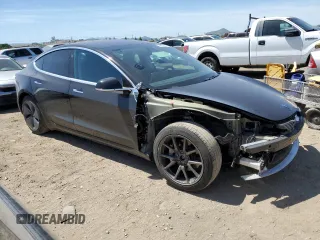 2018 Tesla Model 3 Long Range Battery z VIN 5YJ3E1EBXJF073250, wystawiony jako Copart lot #55832885 z przebiegiem 50 196 mil mil oraz Szkoda całkowita • Salvage title. Historia ofert i sprzedaży dostępna na DreamBid. Obrazek 4.