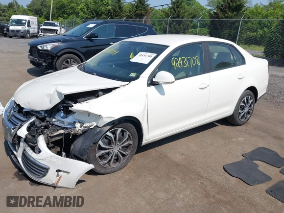 2008 Volkswagen Jetta S with VIN 3VWJZ71K08M131499, listed as a IAAI auction lot 42431708 with 90,512 mi miles and . Bid and sale history available at DreamBid. Image 2.