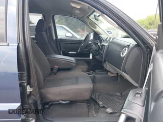 2008 Mitsubishi Raider LS z VIN 1Z7HC28K28S620042, wystawiony jako IAAI lot #42213553 z przebiegiem 129 843 mil mil oraz . Historia ofert i sprzedaży dostępna na DreamBid. Obrazek 5.