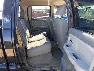 2005 Dodge Dakota SLT z VIN 1D7HE48N15S271078, wystawiony jako IAAI lot #41666707 z przebiegiem 164 180 mil mil oraz . Historia ofert i sprzedaży dostępna na DreamBid. Obrazek 8.
