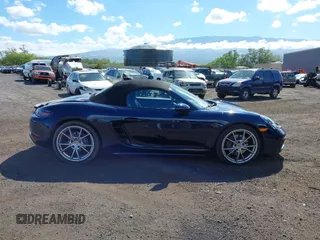 2018 Porsche 718 Boxster z VIN WP0CA2A8XJS210766, wystawiony jako IAAI lot #41617239 z przebiegiem 55 336 mil mil oraz . Historia ofert i sprzedaży dostępna na DreamBid. Obrazek 13.