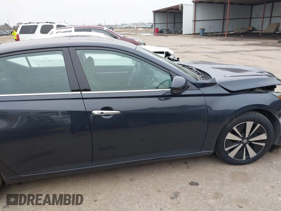 2020 Nissan Altima 2.5 SL with VIN 1N4BL4EV2LC211639, listed as a IAAI auction lot 41436499 with 95,814 mi miles. Bid and sale history available at carsss.com. Image 13.