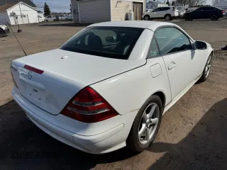 2001 Mercedes-Benz SLK-Class with VIN WDBKK65F91F201699, listed as a Copart auction lot 49399015 with 84,586 mi miles and Clean Title. Bid and sale history available at carsss.com. Image 3.