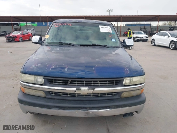2000 Chevrolet Silverado 1500 LS with VIN 2GCEC19T1Y1408829, listed as a IAAI auction lot 41230976 with 314,324 mi miles. Bid and sale history available at carsss.com. Image 12.