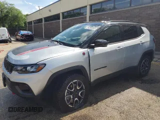 2025 Jeep Compass Trailhawk with VIN 3C4NJDDN3ST564523, listed as a Copart auction lot 62643635 with 5,084 mi miles and Clean title. Bid and sale history available at DreamBid. Image 1.