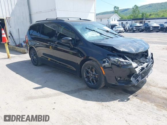 2018 Chrysler Pacifica Touring L Plus z VIN 2C4RC1EG3JR261737, wystawiony jako IAAI lot #42212110 z przebiegiem 28 494 mil mil oraz . Historia ofert i sprzedaży dostępna na DreamBid. Obrazek 1.