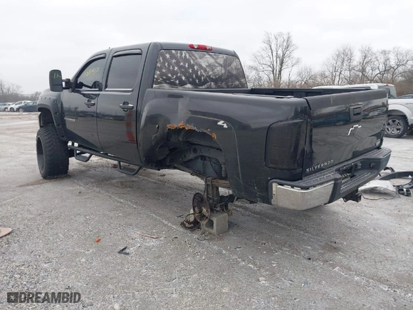 2010 Chevrolet Silverado 1500 LT with VIN 3GCRKSE34AG167328, listed as a IAAI auction lot 41371437 with 101,977 mi miles. Bid and sale history available at carsss.com. Image 3.