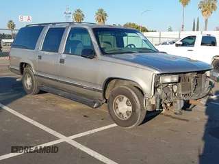 1999 GMC Suburban with VIN 1GKEC16R8XJ737397, listed as a IAAI auction lot 41301399 with 115,481 mi miles. Bid and sale history available at carsss.com. Image 1.