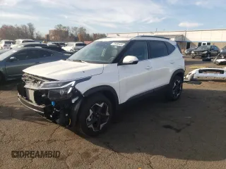 2024 Kia Seltos EX z VIN KNDERCAA3R7596858, wystawiony jako Copart lot #78486404 z przebiegiem 2 392 mil mil oraz Szkoda całkowita • Salvage title. Historia ofert i sprzedaży dostępna na DreamBid. Obrazek 1.